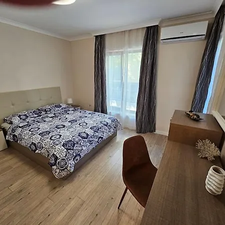 Serenity In The Heart Of With Free Parking Апартаменты *