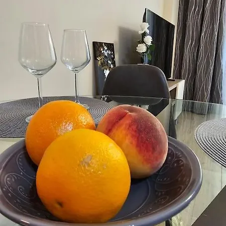 Serenity In The Heart Of With Free Parking דירה *