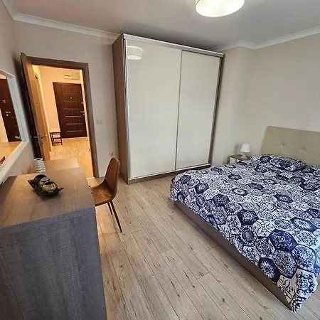 Serenity In The Heart Of With Free Parking Apartment