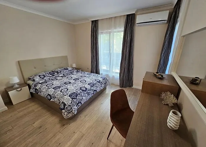 Serenity In The Heart Of With Free Parking Apartment *