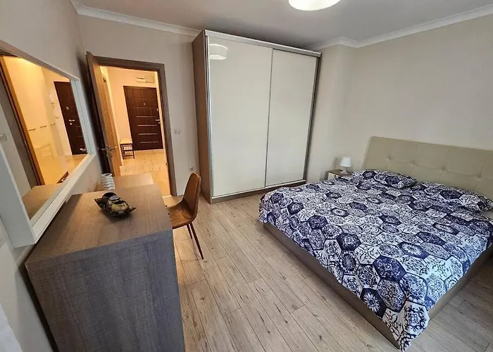 Serenity In The Heart Of With Free Parking Apartment